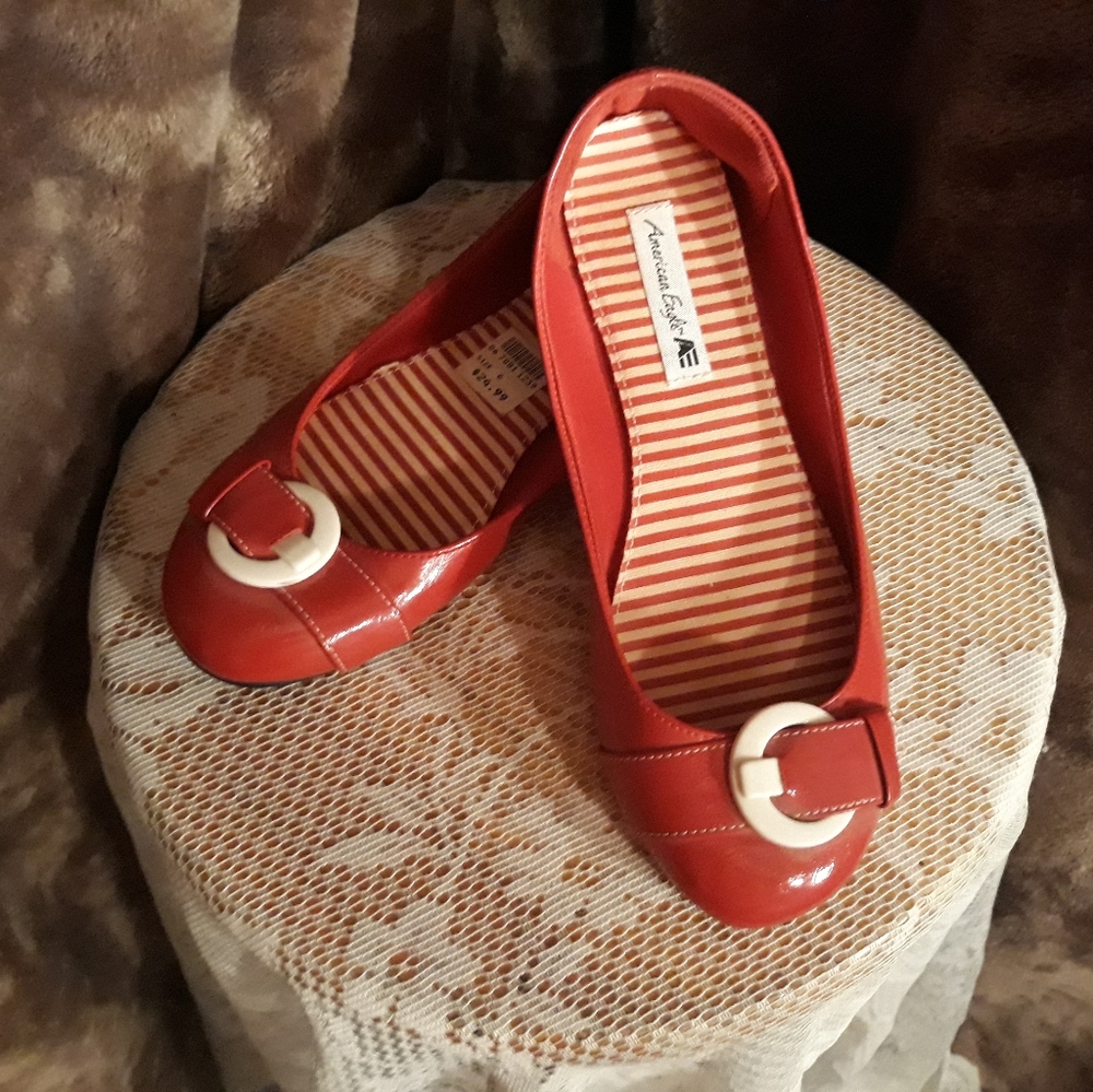Patent red/white buckle American Eagle flats